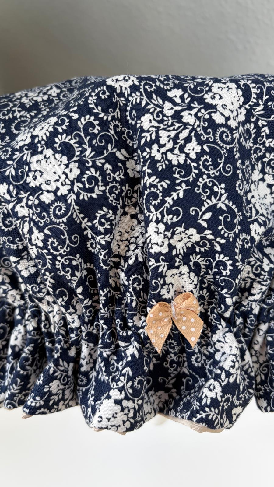 Bonnet Satin Ornamente dunkelblau