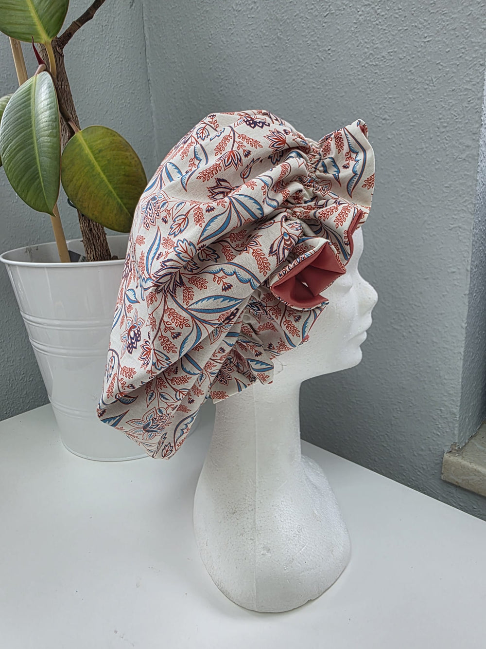 Bonnet Satin aprico Blumen
