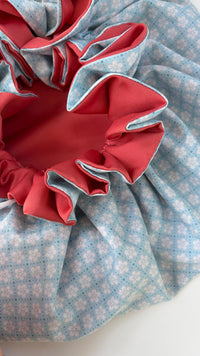 Bonnet Satin Blümchen blau aprico