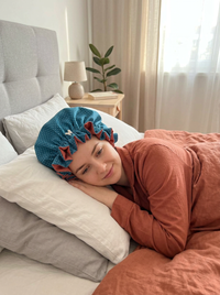 Bonnet Satin dunkelblau Tupfen