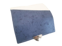 Geldbörse Kunstleder blau/weiß Blumen von Atelier MiaMia