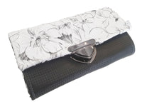 Geldbörse Kunstleder schwarz/weiß Blumen von Atelier MiaMia