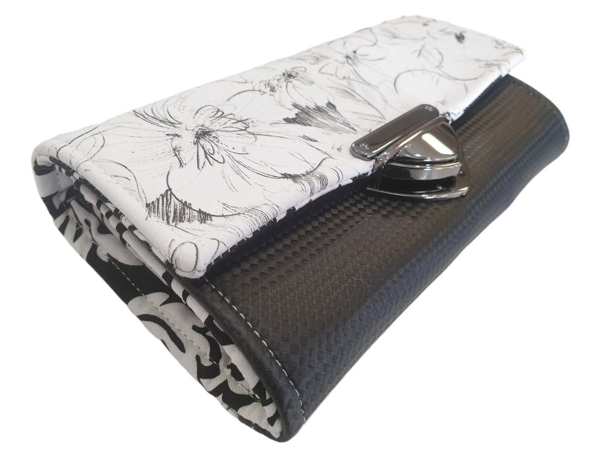 Geldbörse Kunstleder schwarz/weiß Blumen von Atelier MiaMia