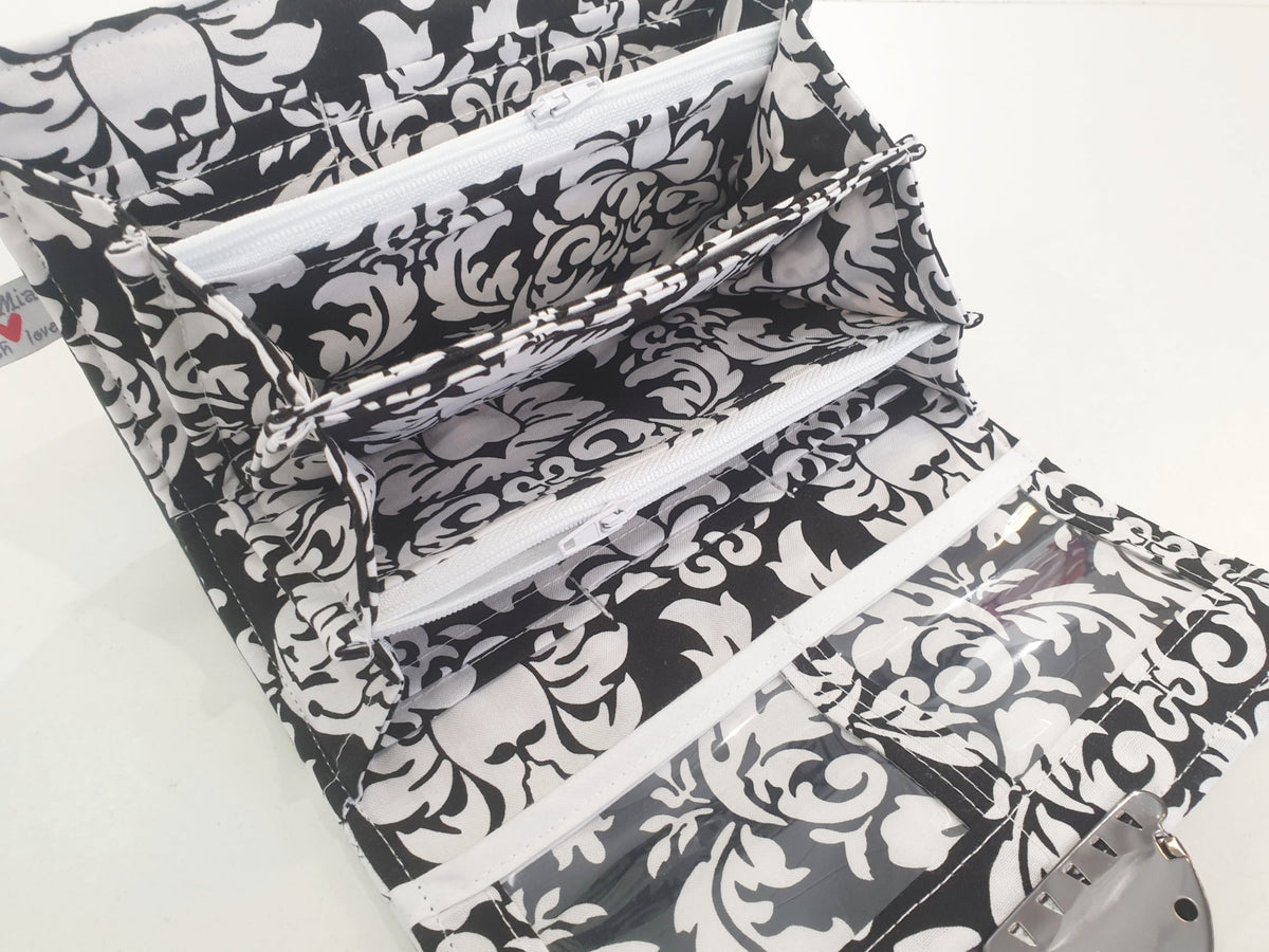 Geldbörse Kunstleder schwarz/weiß Blumen von Atelier MiaMia