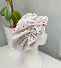 Bonnet Satin Herzen Herzchen