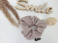 Handmade XL Scrunchie – Stylisches Haargummi im Dots rote punkte Design scrunchie heatless curls