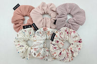 Handmade XL Scrunchie – Stylisches Haargummi im Rippjersey Blumen Design scrunchie heatless curls
