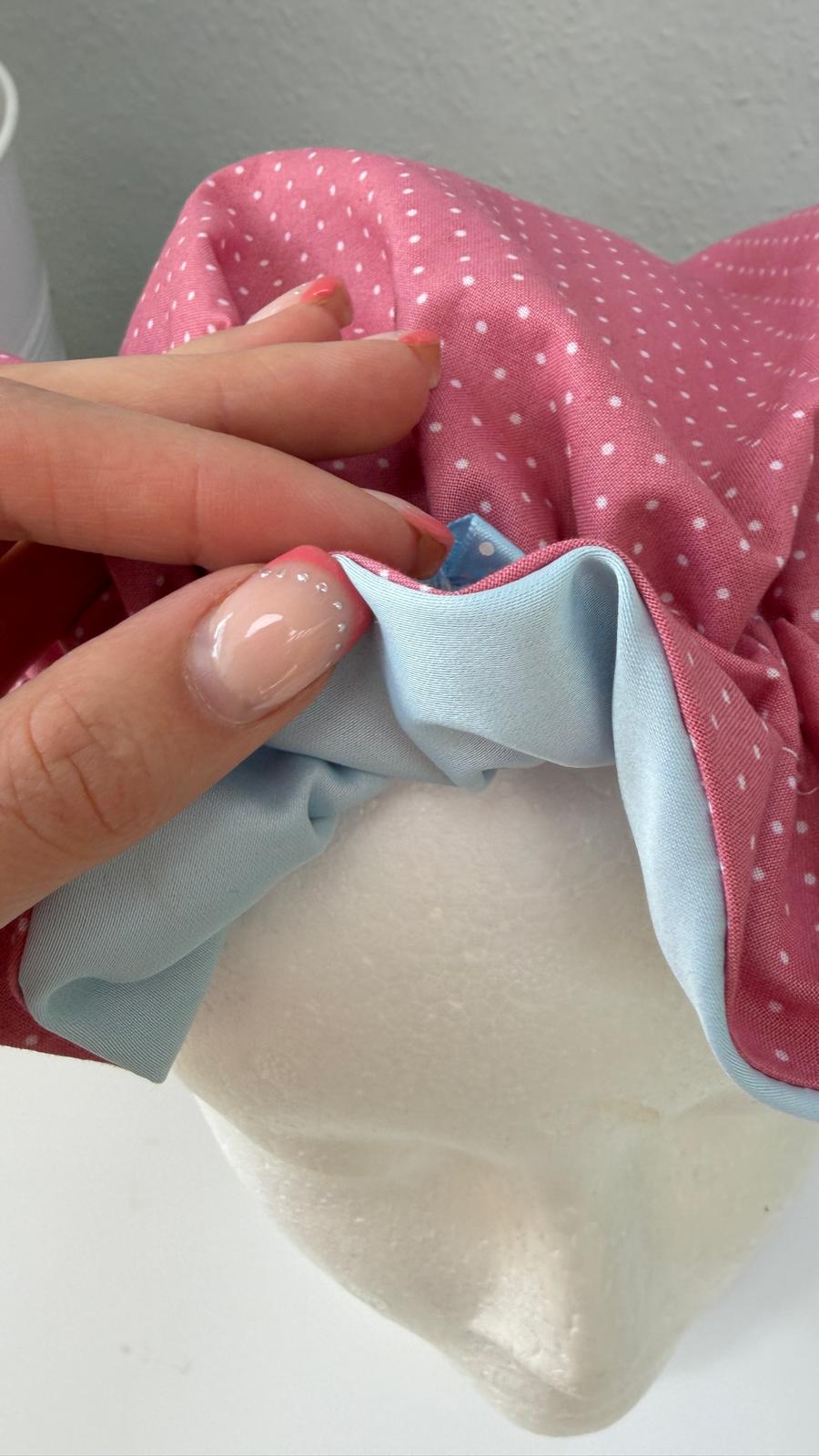 Bonnet Satin altrosa helblau